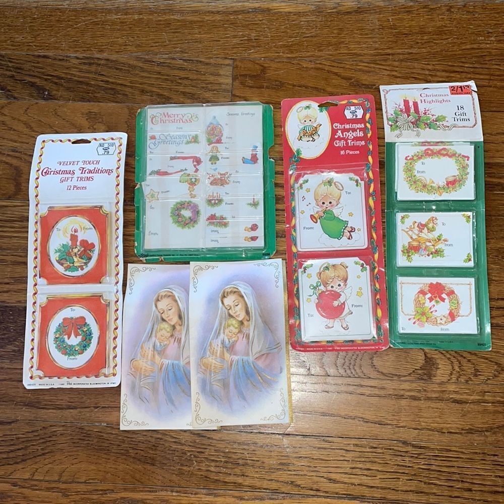 Vtg Christmas ephemera that includes gift‎ tags & 2 Christmas cards